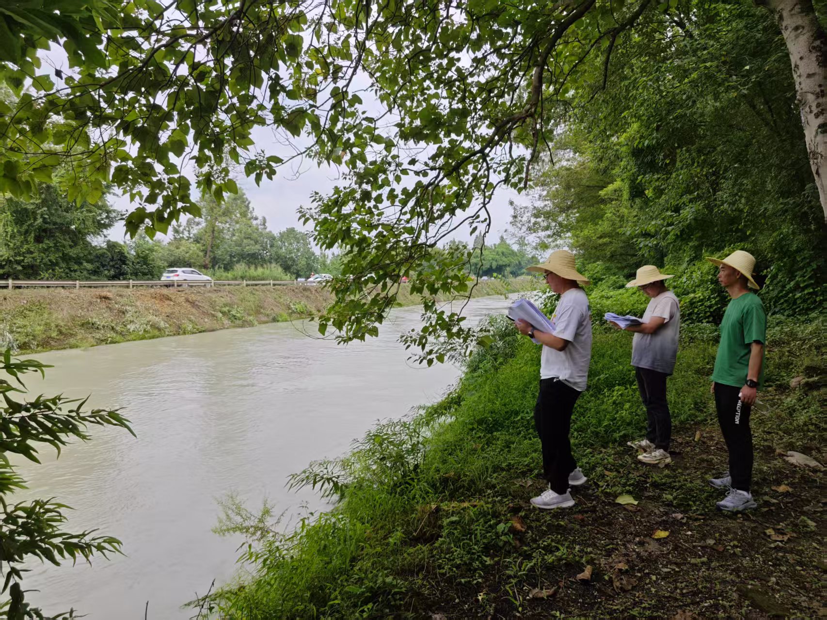生產(chǎn)技術(shù)部技術(shù)人員開展人民渠一至四期干渠現(xiàn)場調(diào)查摸底工作